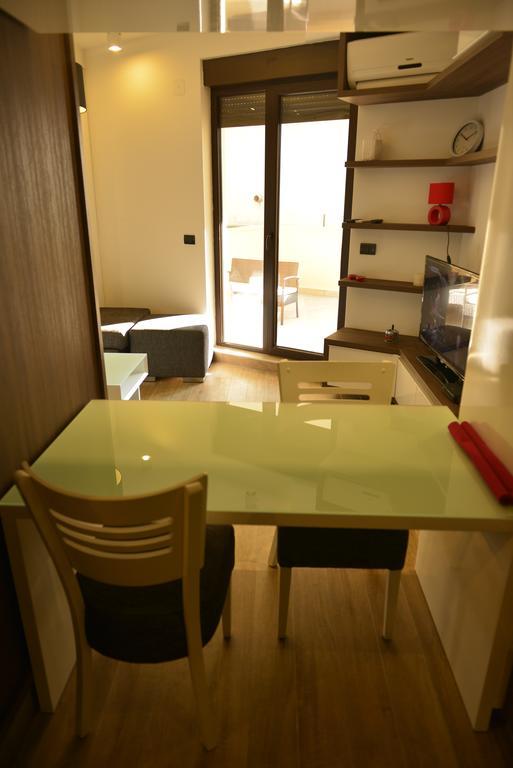 Studio Apartment Picasso بلغراد الغرفة الصورة